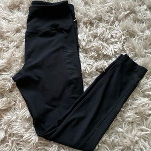 black athletic leggings